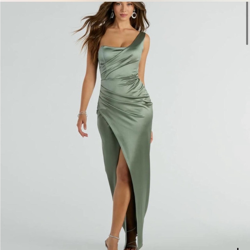 New without tags Windsor Sage green formal one shoulder ballgown